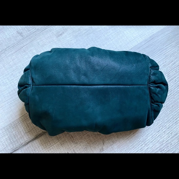 Chanel scrunchy pillow clutch bag - Picture 4 of 7